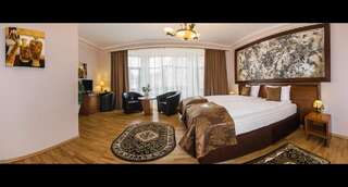 Отель Hotel Bulevard Sighisoara Сигишоара Улучшенный двухместный номер с 1 кроватью или 2 отдельными кроватями-1