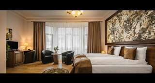 Отель Hotel Bulevard Sighisoara Сигишоара Улучшенный двухместный номер с 1 кроватью или 2 отдельными кроватями-3