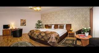 Отель Hotel Bulevard Sighisoara Сигишоара Улучшенный двухместный номер с 1 кроватью или 2 отдельными кроватями-5
