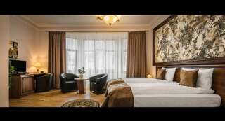 Отель Hotel Bulevard Sighisoara Сигишоара Улучшенный двухместный номер с 1 кроватью или 2 отдельными кроватями-9